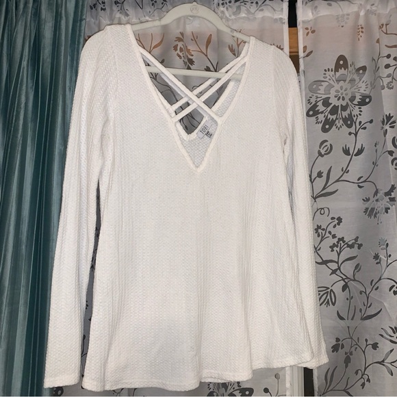 CROSS MY HEART WHITE TOP - Tobi size Medium - Picture 1 of 7